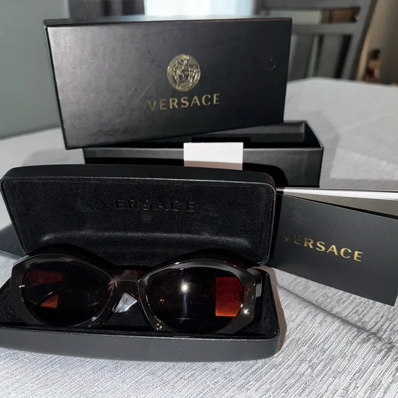 Versace Elegant Black Sunglasses